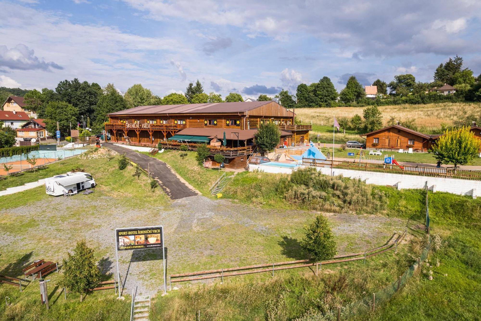 Sport-Hotel Sibenicni Vrch Mnichovice Exterior foto